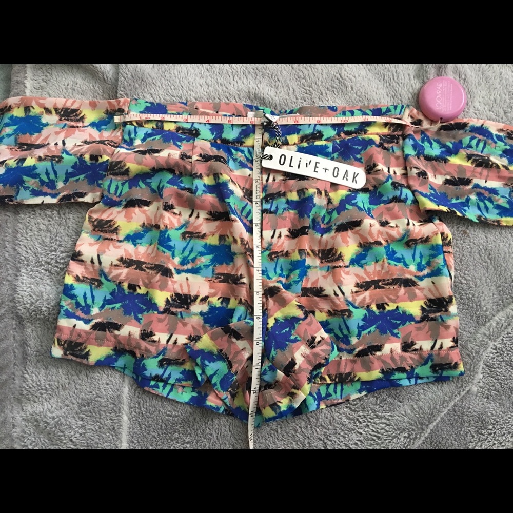 patterned shorts with a flutter - Picture 4 of 5